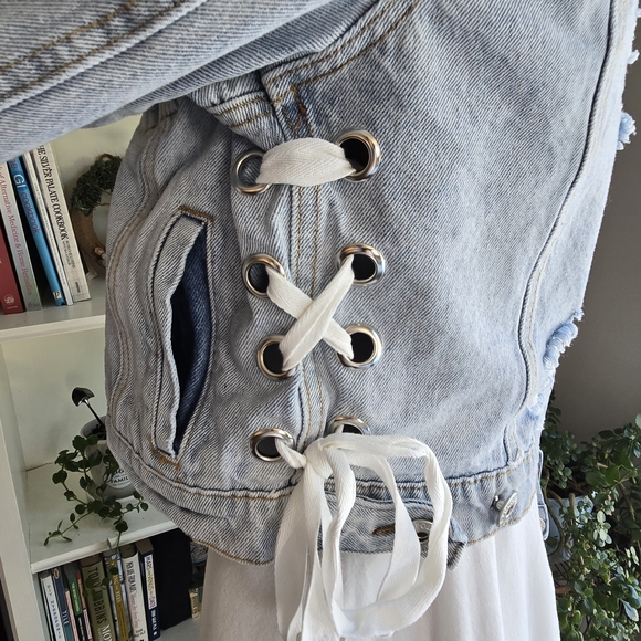 POL Light Blue Cropped Denim Jacket - Picture 6 of 16